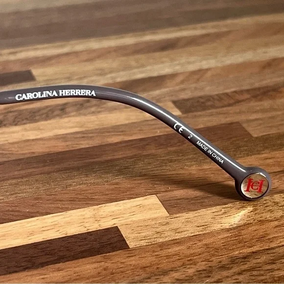 NWT Carolina Herrera Aviator Sunglasses with case - Picture 7 of 8